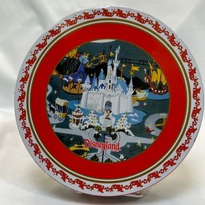Disneyland Resort Exclusive 2007 Holiday Tin with 4 Metal Plates